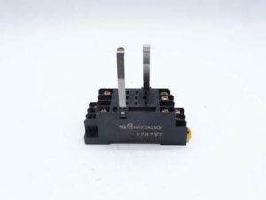 OMRON 2-M4X10 SOCLE DE RELAIS